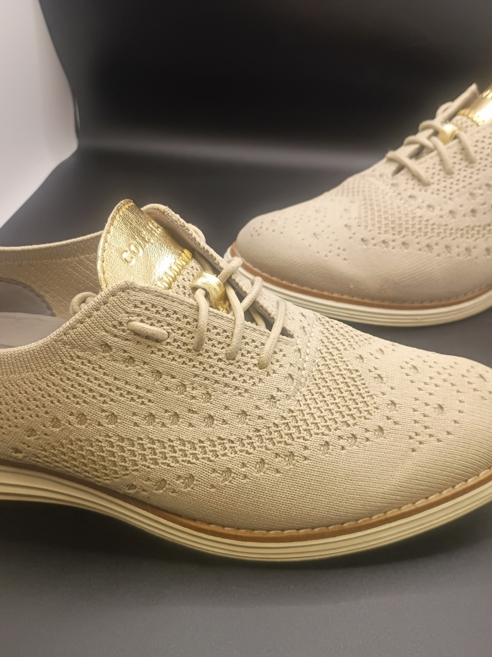 Cole Haan Knit Wingtip Flats in Beige with Gold Accent Women's Size 8